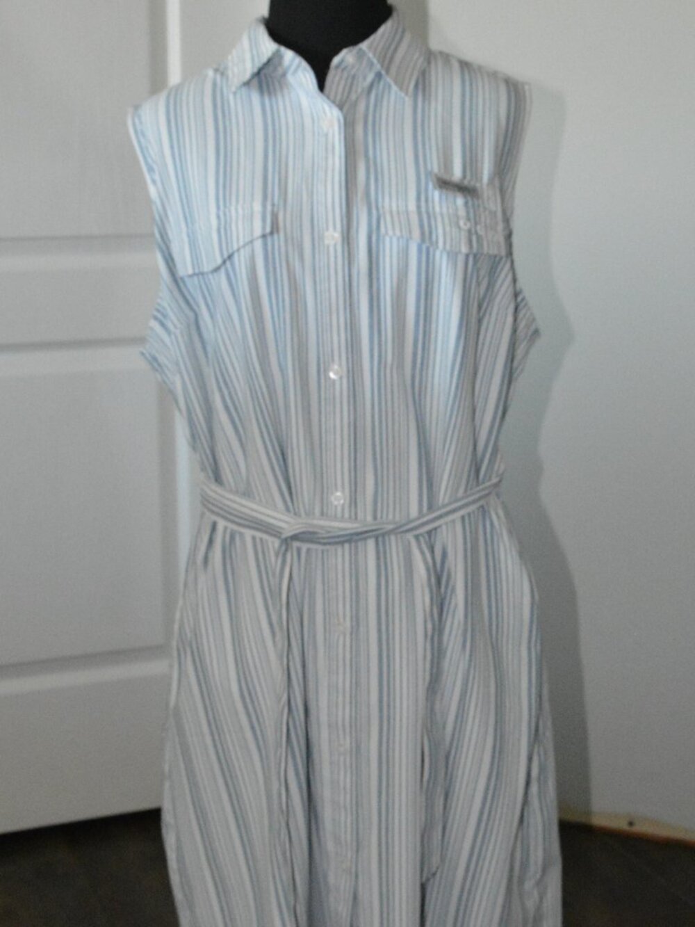 Columbia Women's PFG Sun Drifter Woven Dress II in a striped White & Blue size M